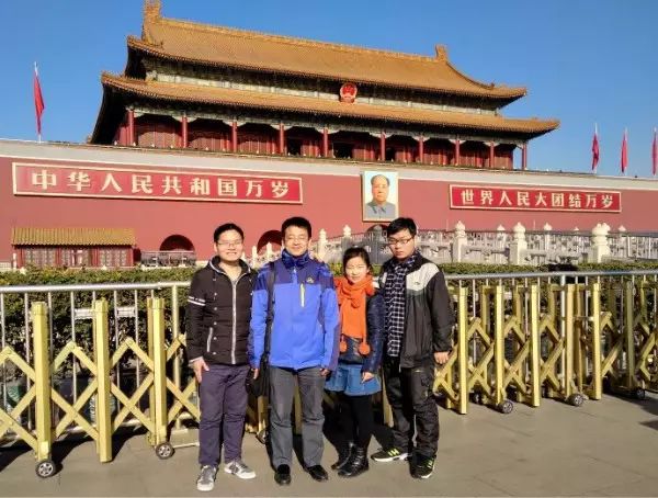 “探知未来”2016年全国青年科普创新实验暨作品大赛于北京参加总决赛(全国第八名)优胜奖与学生合影留念_Jc.jpg 图片